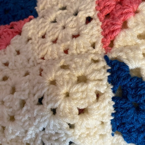 Handmade knitted blanket - Picture 2 of 3